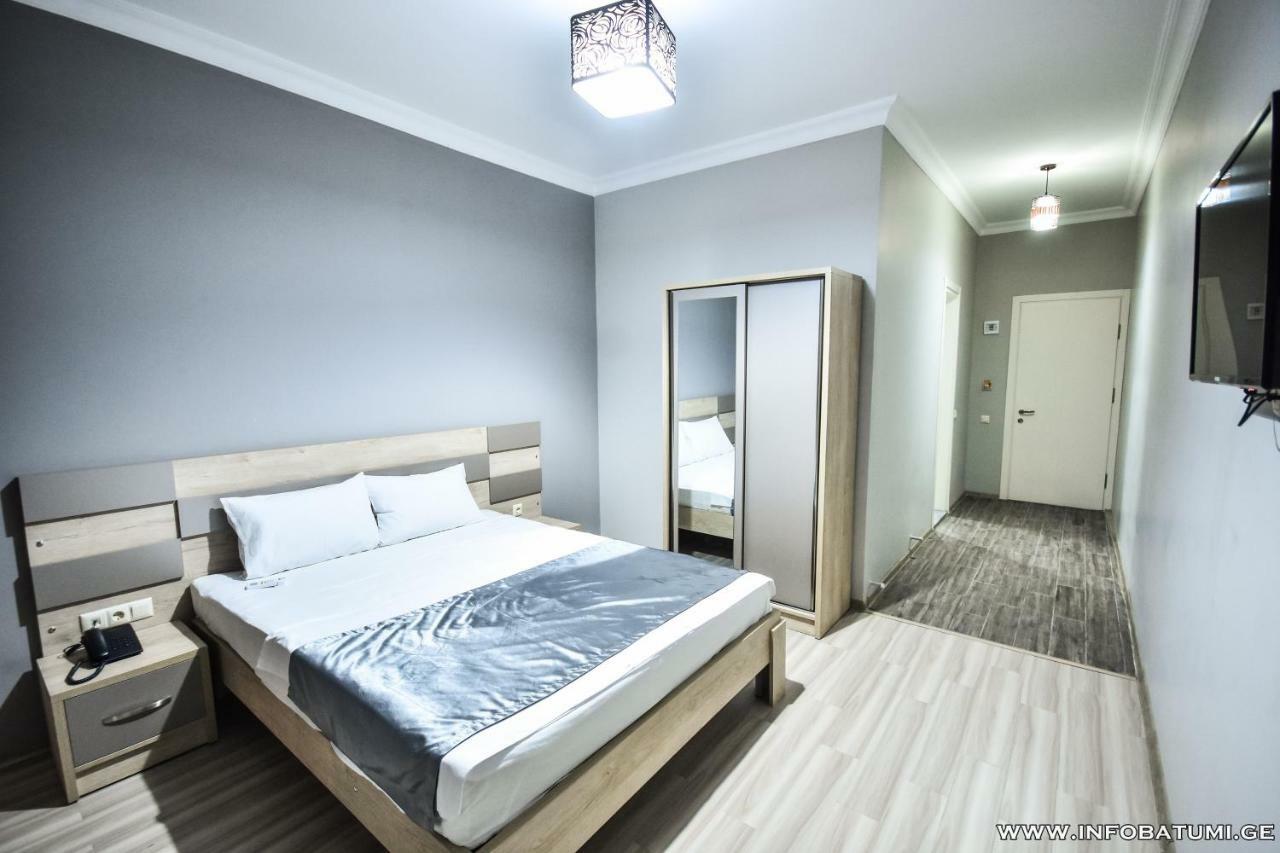 Hotel Wave Batumi Exterior photo