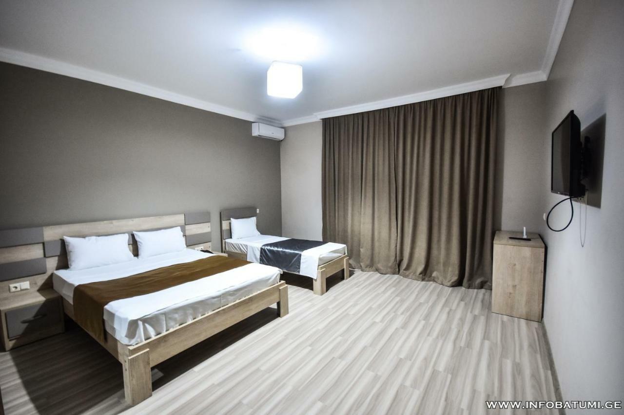 Hotel Wave Batumi Exterior photo